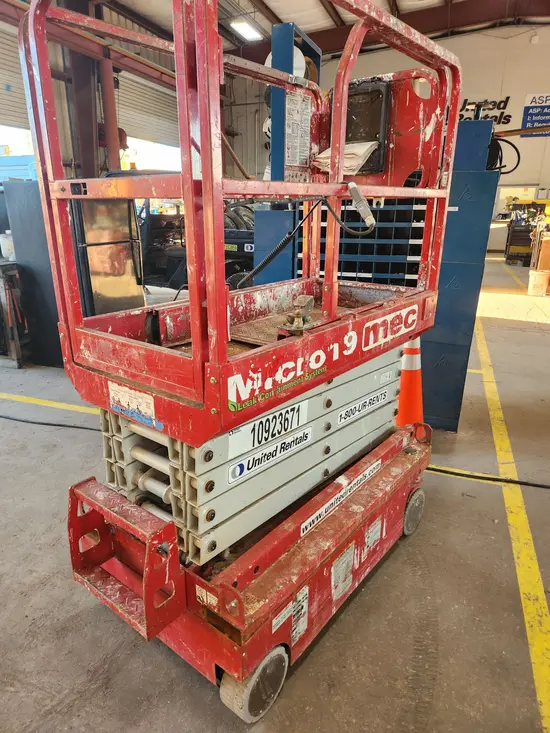 2019 MEC MICRO 19 Scissor Lift