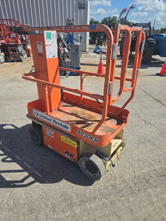 2018 JLG 1230ES Self-Propelled One-Person Lift