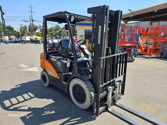 2020 Doosan G25N-7DF Warehouse Forklift
