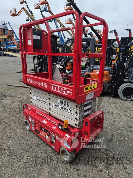 2018 MEC MICRO 19 Scissor Lift