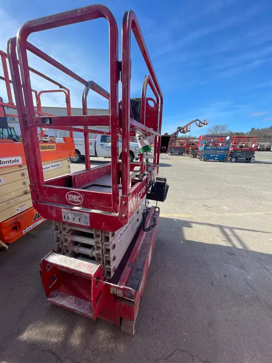 2018 MEC MICRO 19 Scissor Lift