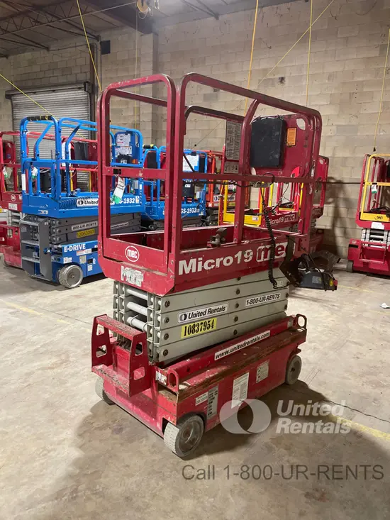 2018 MEC MICRO 19 Scissor Lift