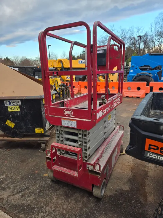 2018 MEC MICRO 19 Scissor Lift