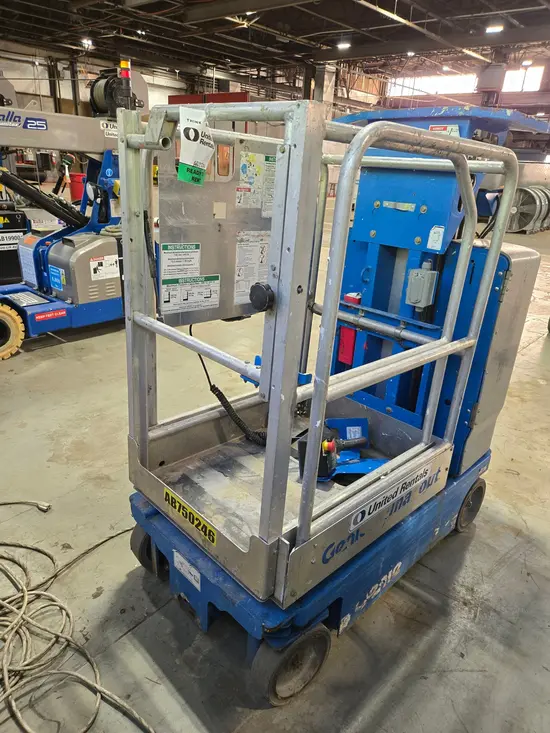 2019 Genie GR-12 Self-Propelled One-Person Lift