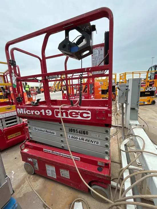 2019 MEC MICRO 19 Scissor Lift