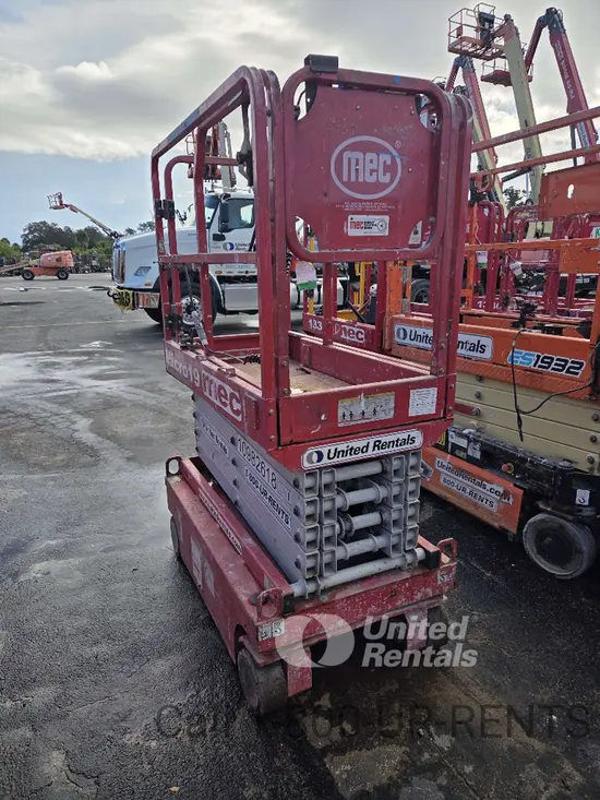 2019 MEC MICRO 19 Scissor Lift