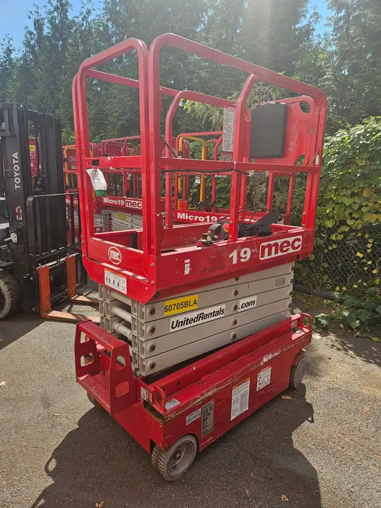 2018 MEC MICRO 19 Scissor Lift
