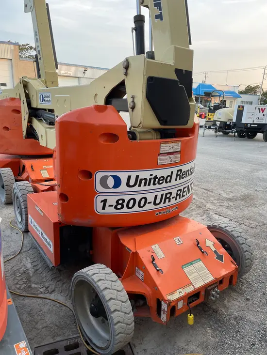 2017 JLG E400AJPN Articulating Boom Lift