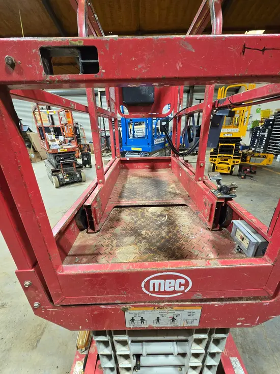 2019 MEC MICRO 19 Scissor Lift