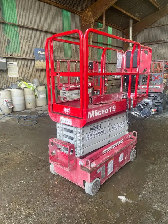 2018 MEC MICRO 19 Scissor Lift
