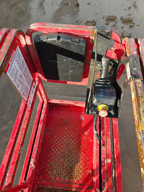 2018 MEC MICRO 19 Scissor Lift