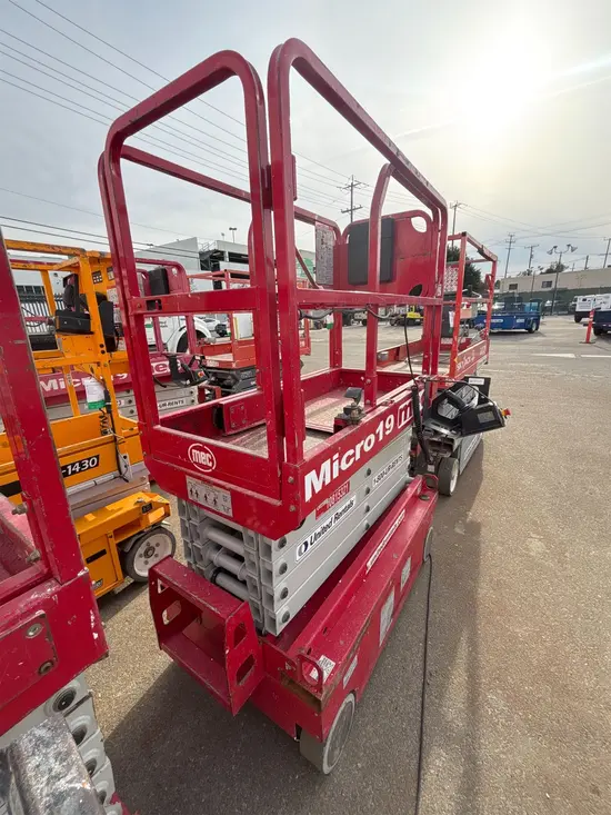 2018 MEC MICRO 19 Scissor Lift