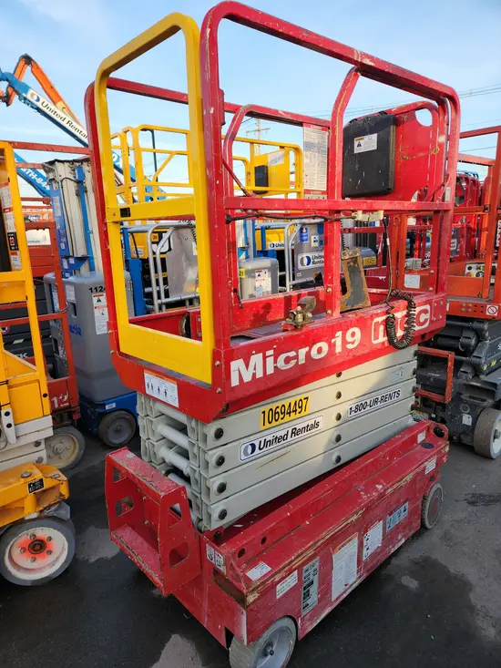 2017 MEC MICRO 19 Scissor Lift