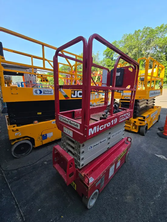 2018 MEC MICRO 19 Scissor Lift