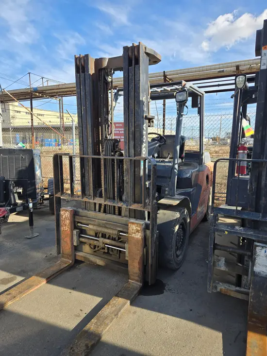 2015 Toyota 8FD35U Warehouse Forklift