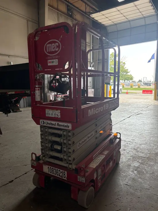 2018 MEC MICRO 19 Scissor Lift