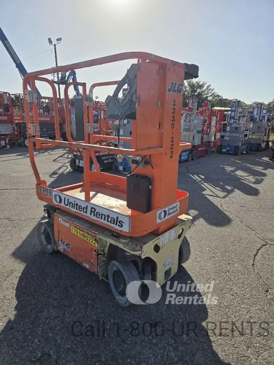 2017 JLG 1230ES Self-Propelled One-Person Lift