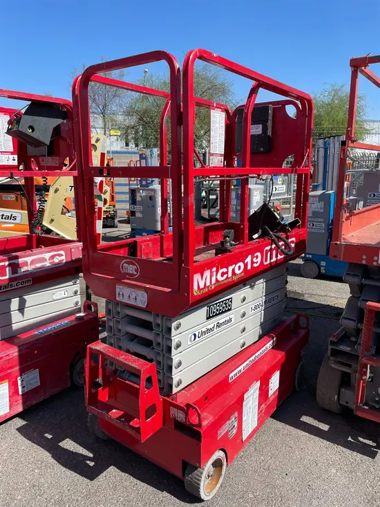 2019 MEC MICRO 19 Scissor Lift