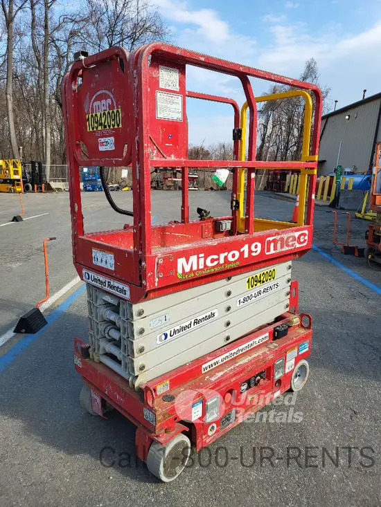 2019 MEC MICRO 19 Scissor Lift