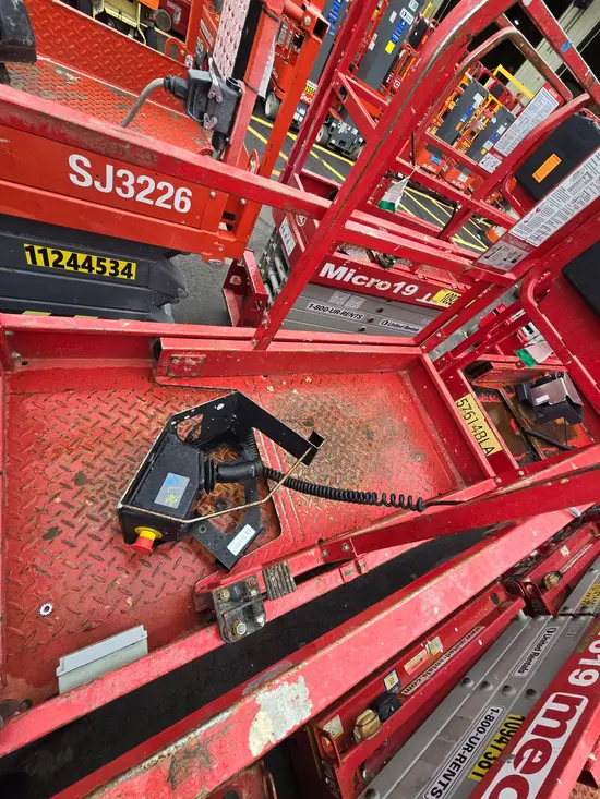 2019 MEC MICRO 19 Scissor Lift