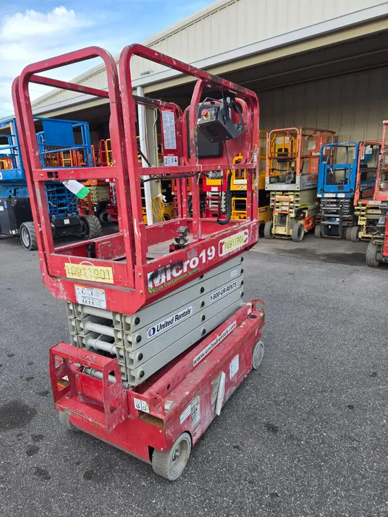 2019 MEC MICRO 19 Scissor Lift