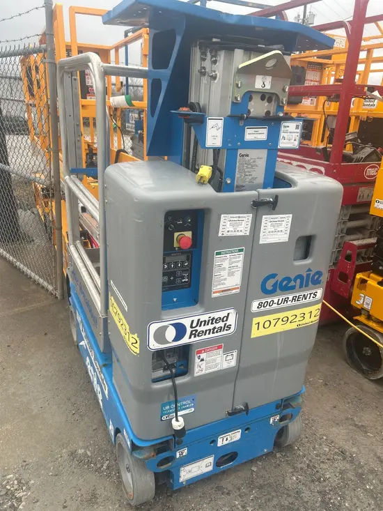 2018 Genie GR-12 Self-Propelled One-Person Lift