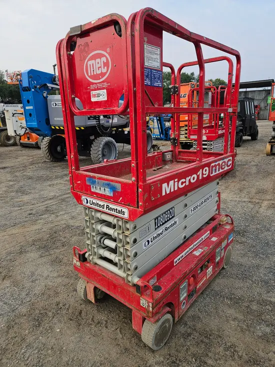 2018 MEC MICRO 19 Scissor Lift