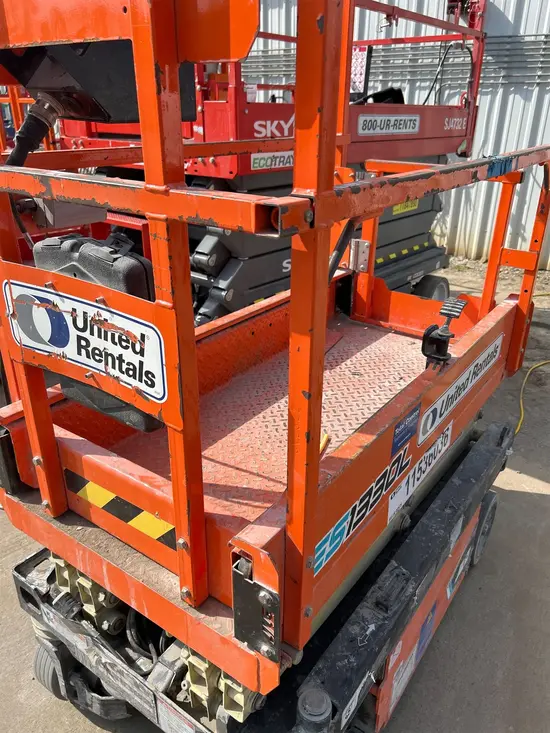 2022 JLG ES1330L Scissor Lift