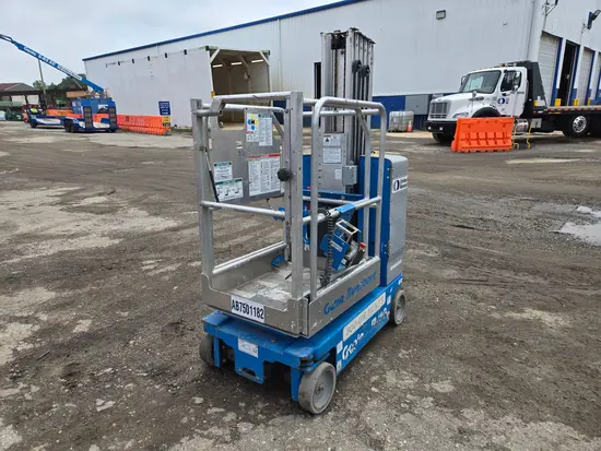 2018 Genie GR-20 Self-Propelled One-Person Lift