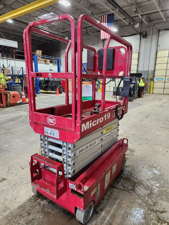 2018 MEC MICRO 19 Scissor Lift