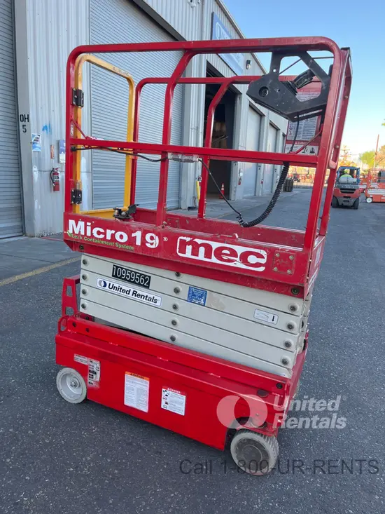 2019 MEC MICRO 19 Scissor Lift