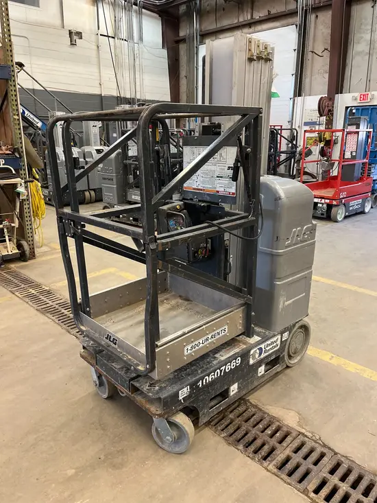 2017 JLG 20MVL Self-Propelled One-Person Lift