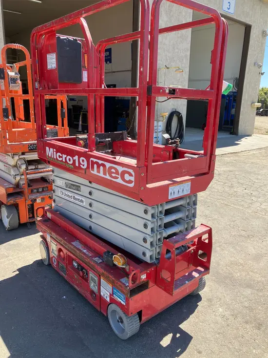 2019 MEC MICRO 19 Scissor Lift