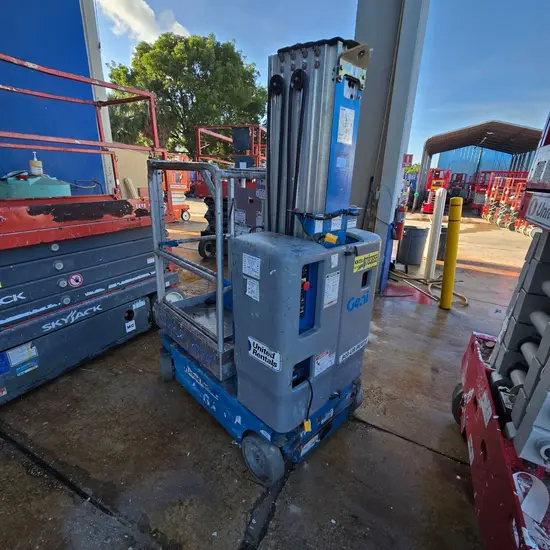2018 Genie GR-20 Self-Propelled One-Person Lift