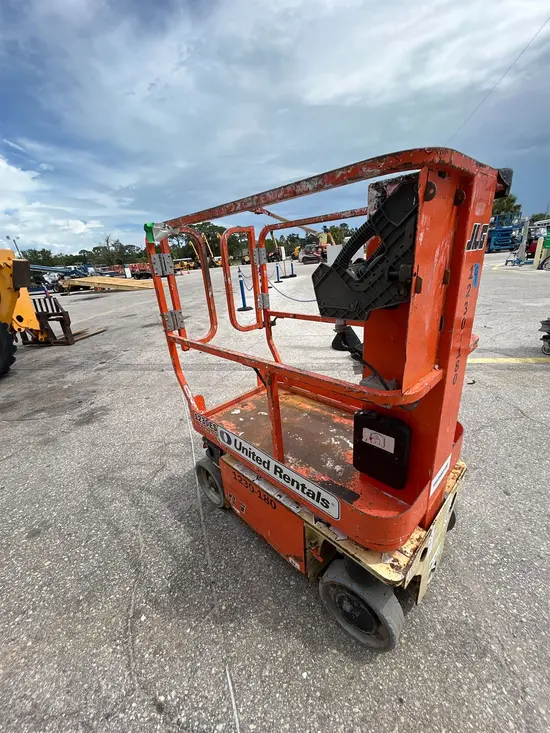 2016 JLG 1230ES Self-Propelled One-Person Lift