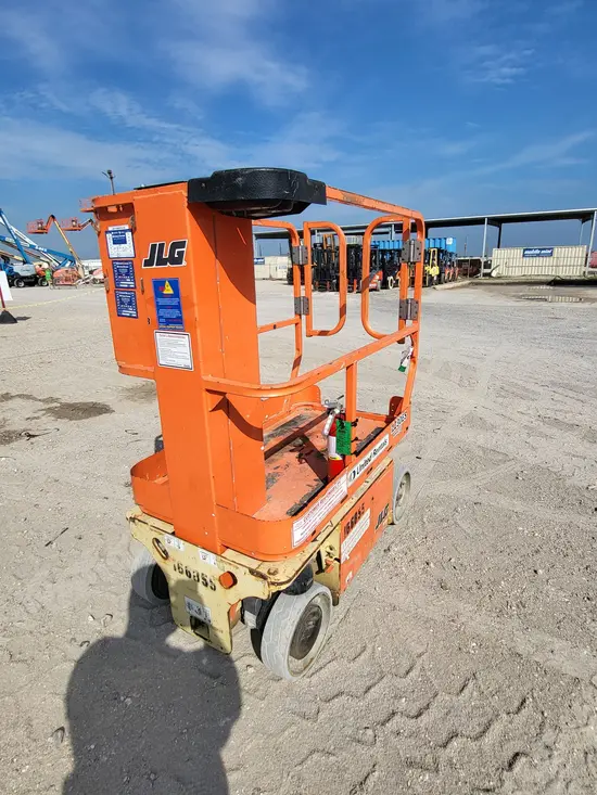 2016 JLG 1230ES Self-Propelled One-Person Lift