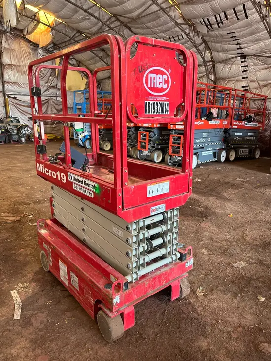 2019 MEC MICRO 19 Scissor Lift