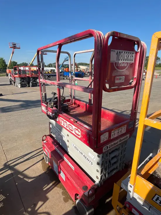 2018 MEC MICRO 19 Scissor Lift
