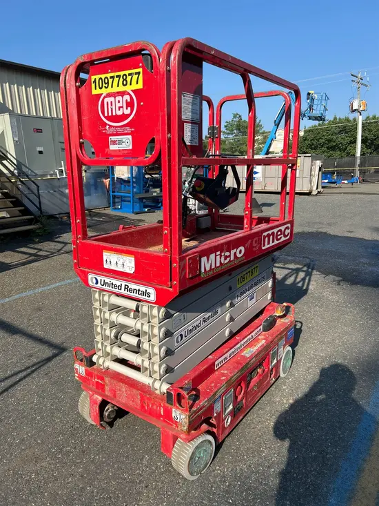 2019 MEC MICRO 19 Scissor Lift