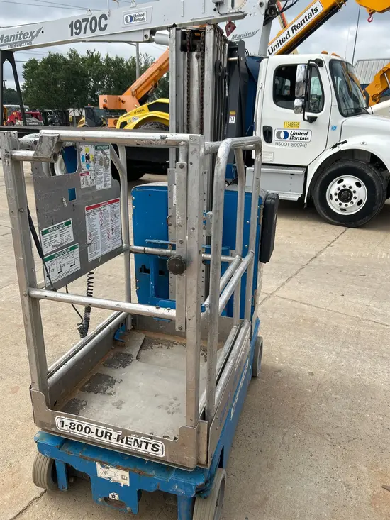 2016 Genie GR-20 Self-Propelled One-Person Lift