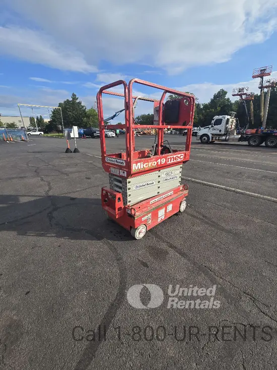 2019 MEC MICRO 19 Scissor Lift