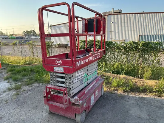 2018 MEC MICRO 19 Scissor Lift