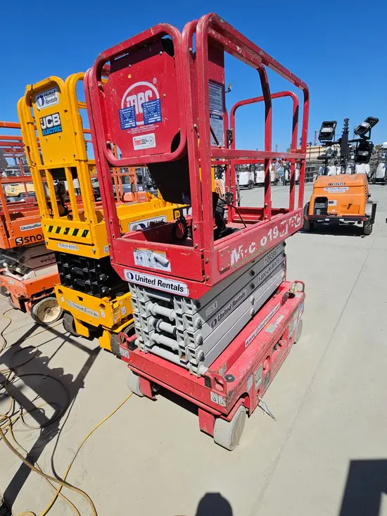 2019 MEC MICRO 19 Scissor Lift