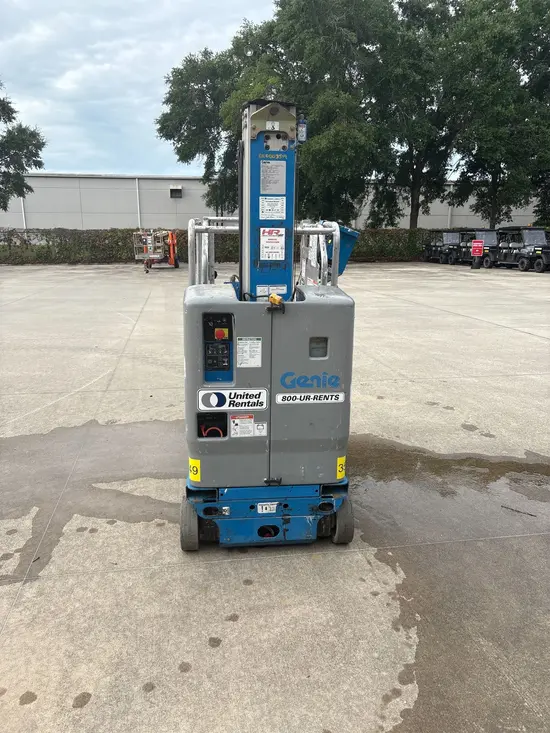 2016 Genie GR-20 Self-Propelled One-Person Lift