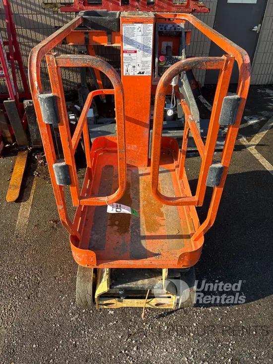 2016 JLG 1230ES Self-Propelled One-Person Lift