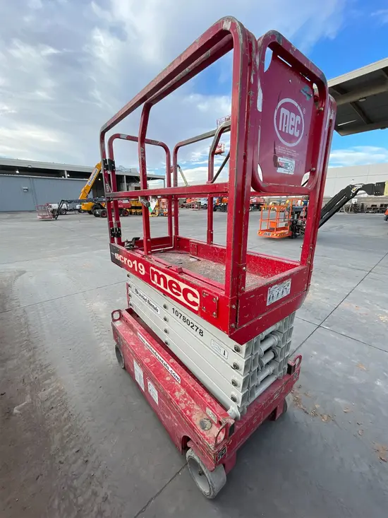 2018 MEC MICRO 19 Scissor Lift