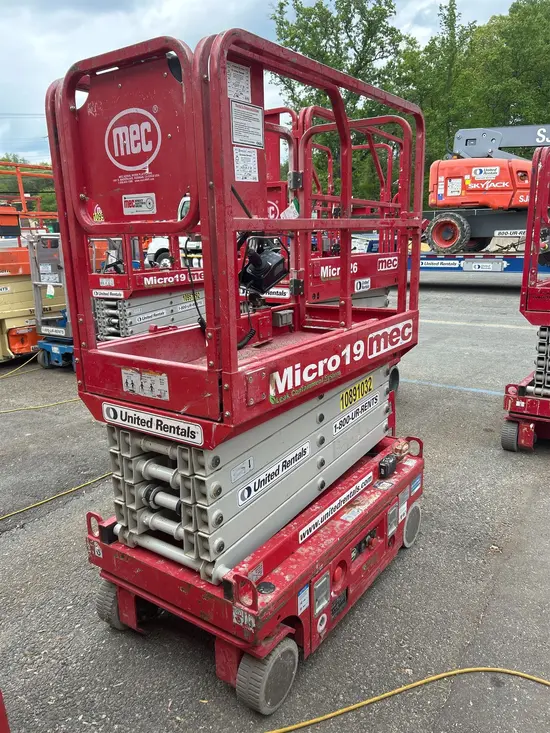 2019 MEC MICRO 19 Scissor Lift
