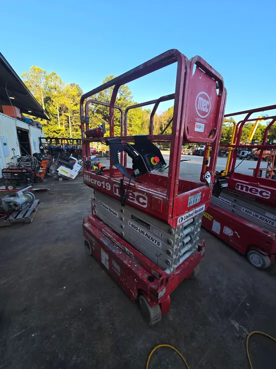 2019 MEC MICRO 19 Scissor Lift