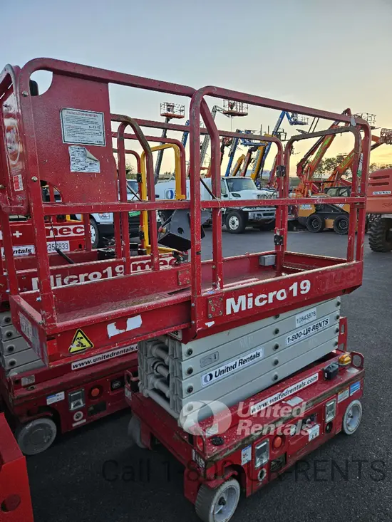 2018 MEC MICRO 19 Scissor Lift
