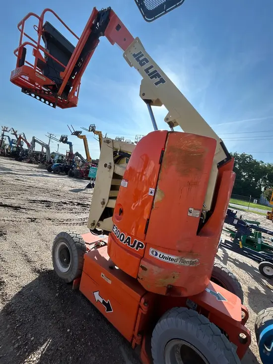 2014 JLG E300AJP Articulating Boom Lift